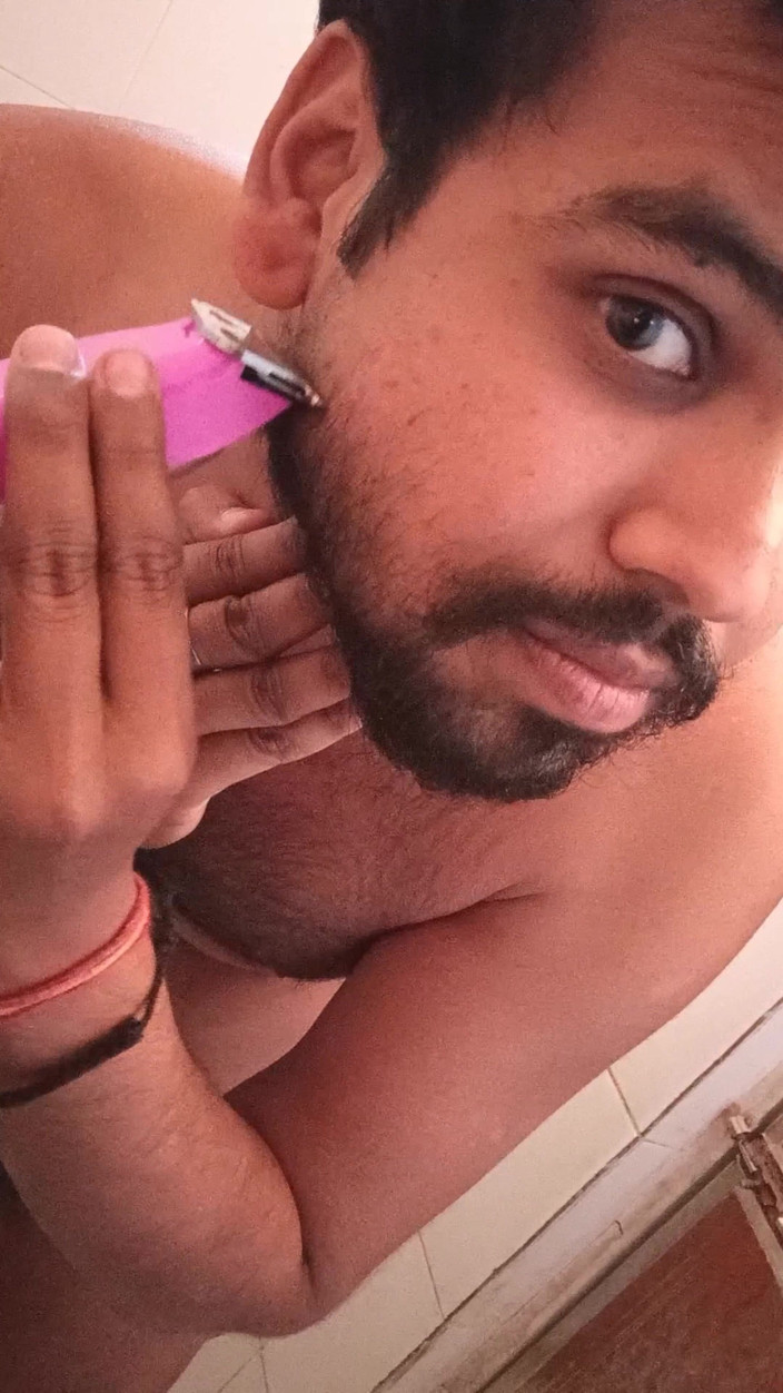 IsmaatDeva: Corpo inteiro raspando no extremo hardcore no banheiro