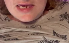 玩弄我的阴蒂穿孔后潮吹