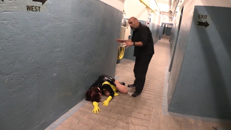 Evangelines Fetish: Il bondage beatdown della batgirl
