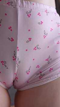 Pepek cameltoe ibu tiri.