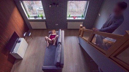 Adalina Smith: Mi masturbo apertamente mentre il mio fratellastro è arrivato a casa...