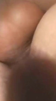 地下室でアナルセックスをするブロンドのティーン男ロレック