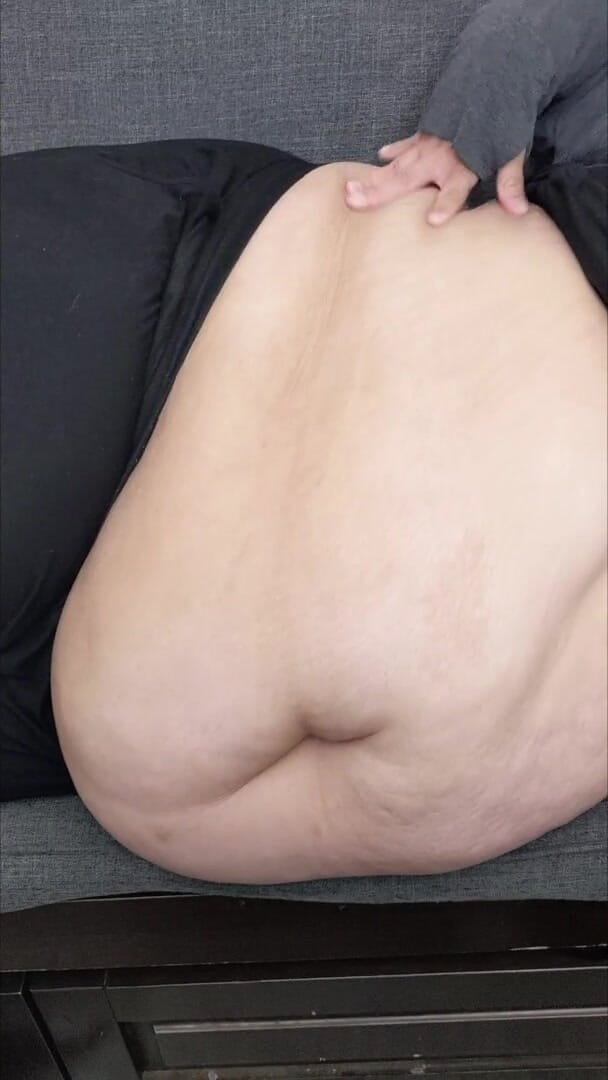 Plump Paradise: Rakaman dekat perut syurga montel bermain sudut pandangan dekat