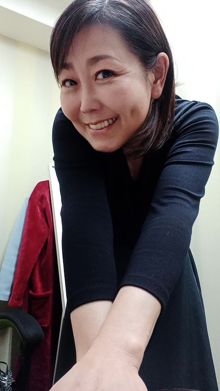 Mayumi Kanzaki: Зріла жінка переодягається
