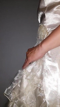 Fille, robe de soirée en satin, fétiche, masturbation