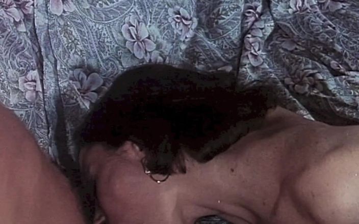Inthe MILF room: Slappe pikken? Deze verpleegsters hebben het geneesmiddel, zuigen ze en...