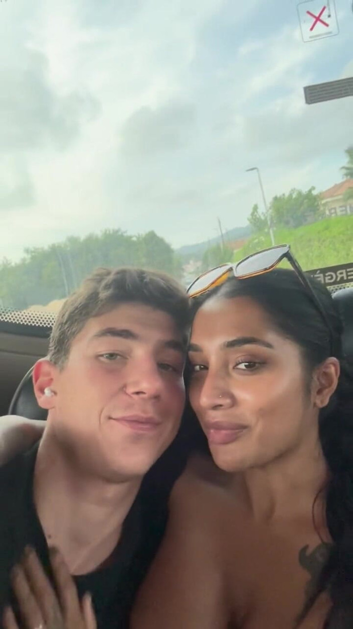 Yasmina and Brady: Meine Frau gibt mir einen unglaublichen Blowjob im Bus – Yasmina...