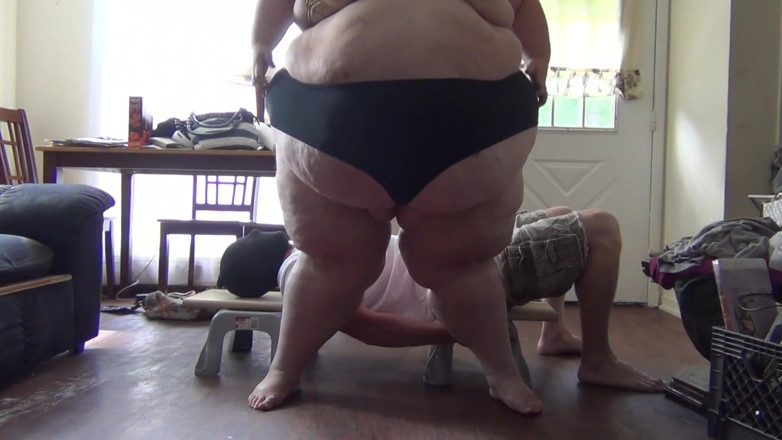 Full Weight Productions: Introducing Miss GG and her first squash