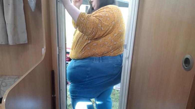 SSBBWLadyBrads: SSBBW vs tiny door