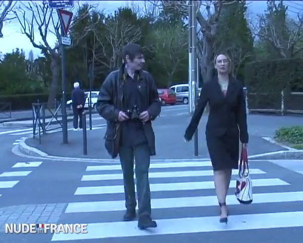 La France a Poil: Amateur rondborstige milf met bril wordt hard geneukt