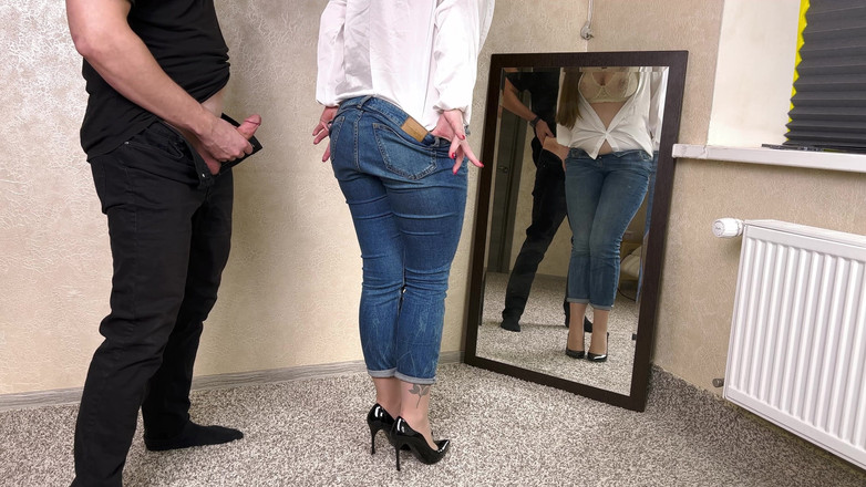 Alina Rose: Sborra sul mio culo in calze nude senza cuciture