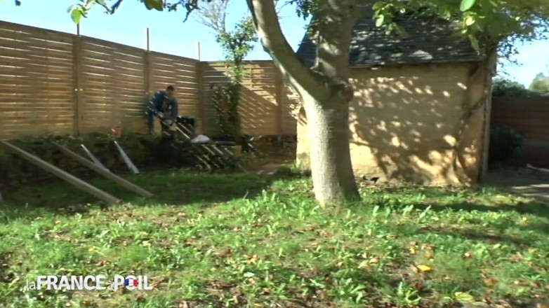 Papy Viewer: Una teen troia si fa sfondpare il culo e riempie...