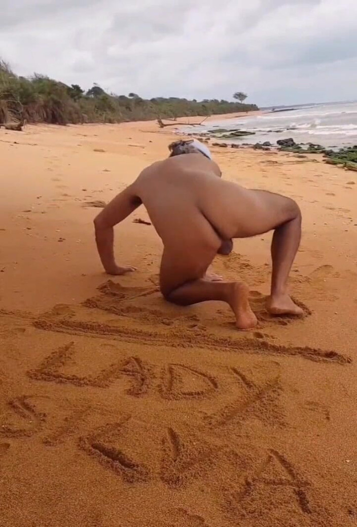 Ladysilvas: Ladysilva nuda in spiaggia Che culo caldo