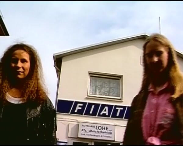 Deutsche XXX Filme: Sua melhor amiga alemã lambeu sua buceta debaixo da mesa