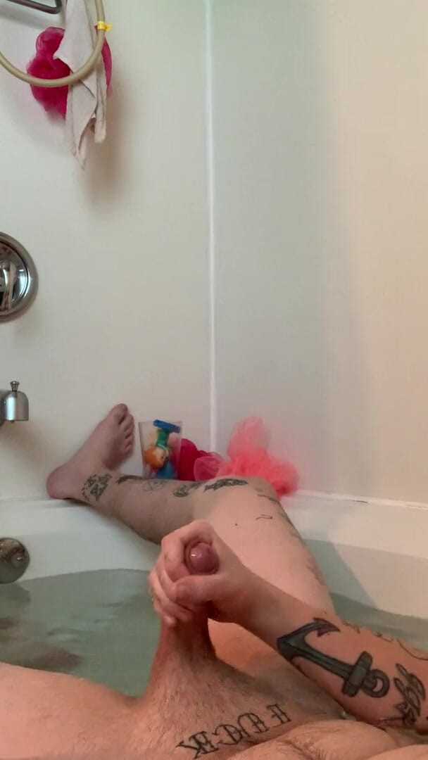 Ryan Thomas: Big cock shoots thick load