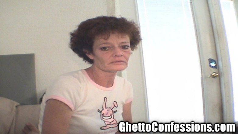 Ghetto Confessions: Nenek jalang inggris ini lagi asik nyepong kontol dan nyepong...