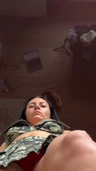 Giantess Monica Miażdży miasto - wojskowy gigant odgrywania ról