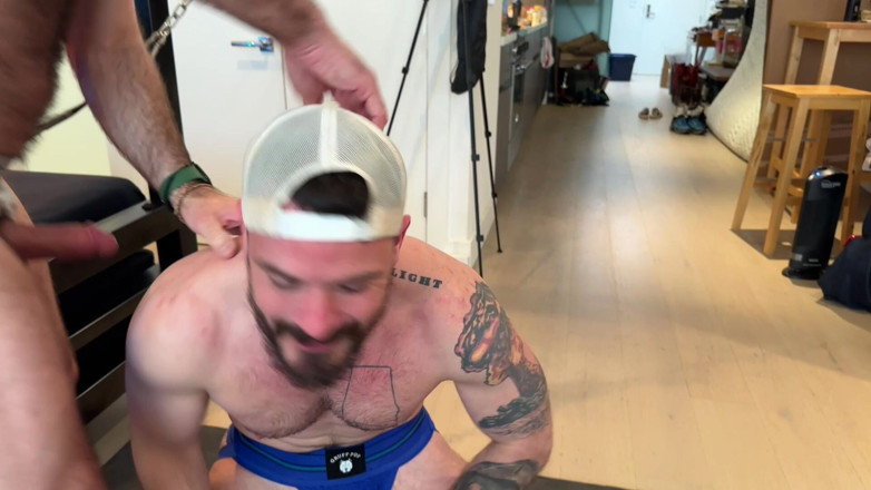 Kev Inspring: Austin utan kondom i Sling Huge Cum Shot!
