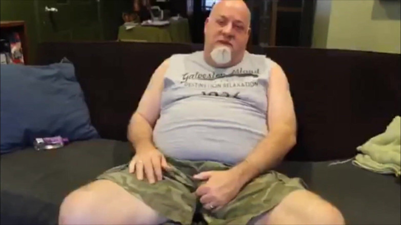 beardaddychub: Urso se masturba com Black Sox