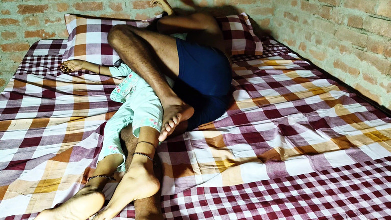 Shivanibaby: Aku ngentot istriku malam-malam