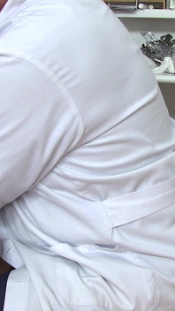 Zralé gyno místo - starý zvrácený gyno doc tajně nahrává svou mladou pacientku na kameru