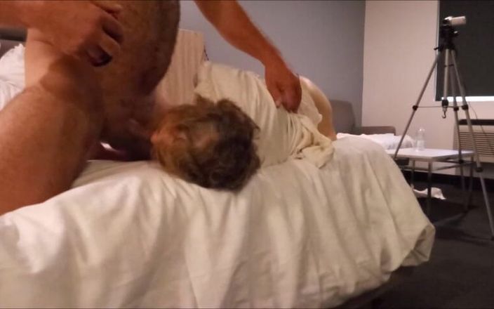 Cock Sucking Granny: एक संक्षिप्त चूसने का वीडियो