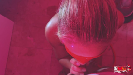 OlxRedFox: Une belle-mère MILF fume en POV, gorge profonde et éjaculation dans...