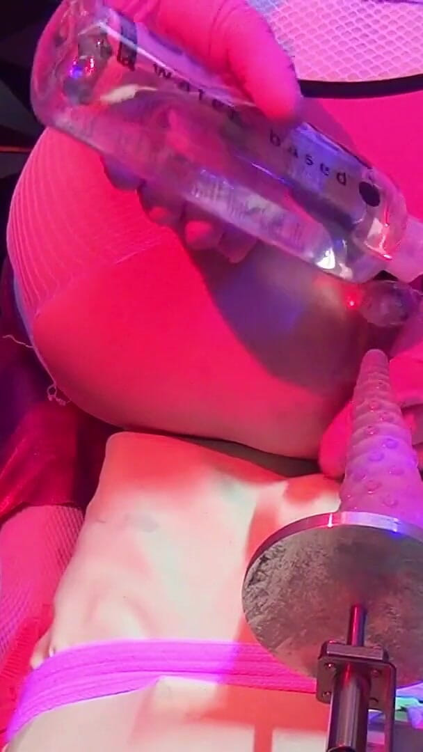 Toy Pleasure: Toypleasurexxx - анальна іграшка в нижній білизні грубо