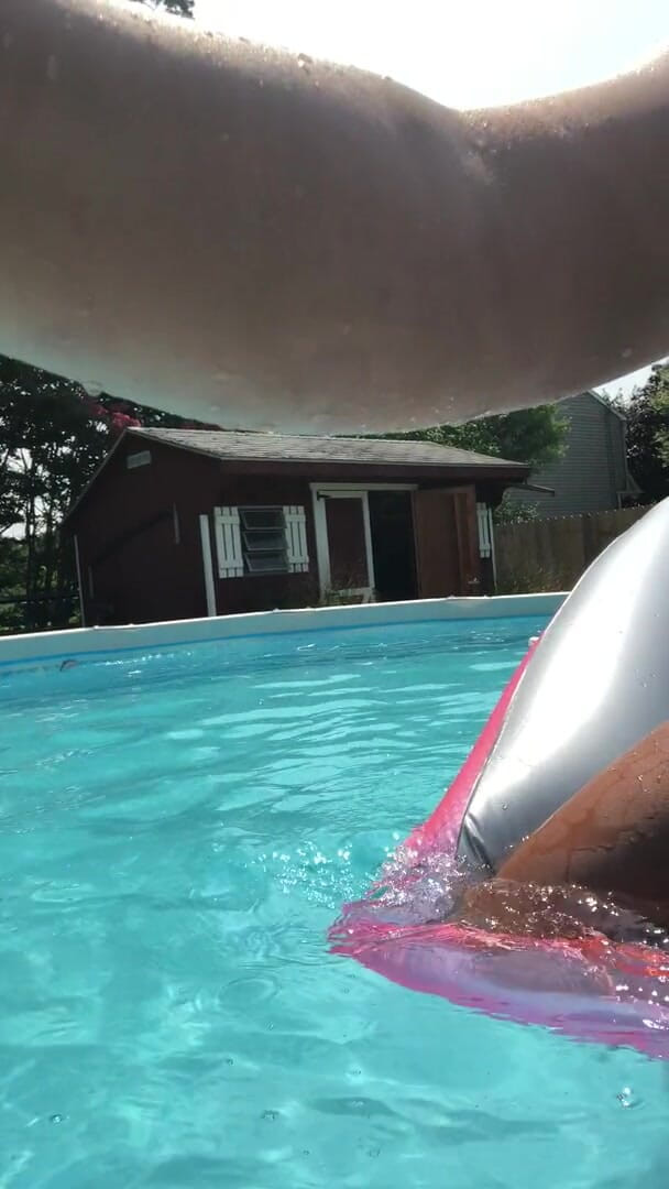 Livvie locke productions: Pool-squirting