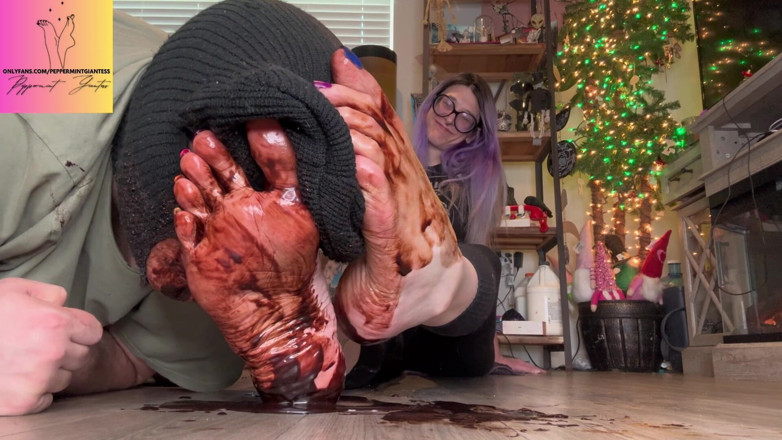 Peppermint Giantess: Rozmiar 16 stóp Kult syropu czekoladowego - polizaj je czysty footboy