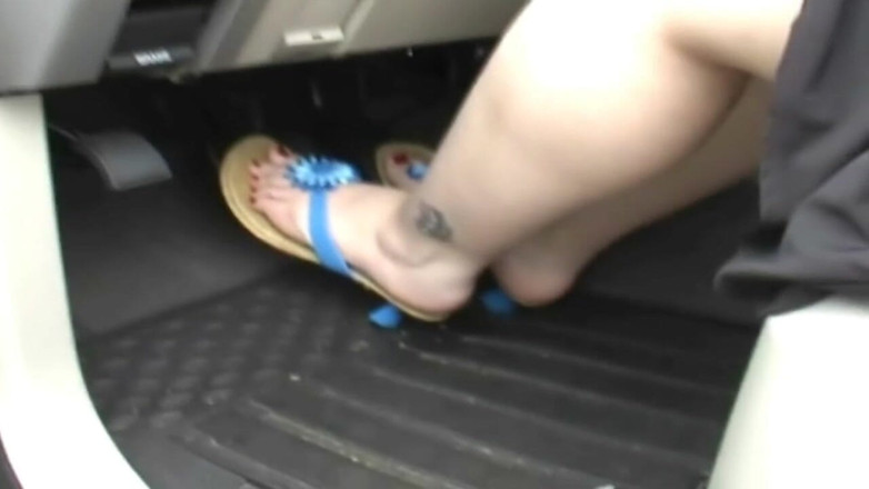 Sexy Amateurz: Revving in the car in high heels