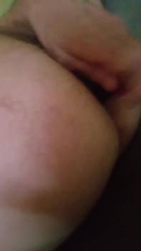 Jag leker med mitt hål, som om din kuk är inuti mig, jag säger åt dig att knulla min jävla röv!