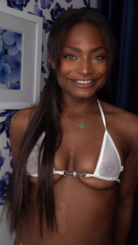 Gotfilled Rhae Woods mempunyai pepek basah yang ketat