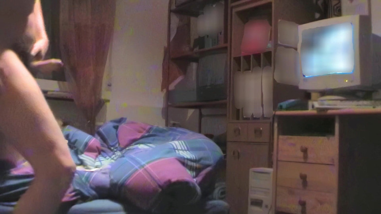 Mark Hannes: La gobba nuda si masturba 012004