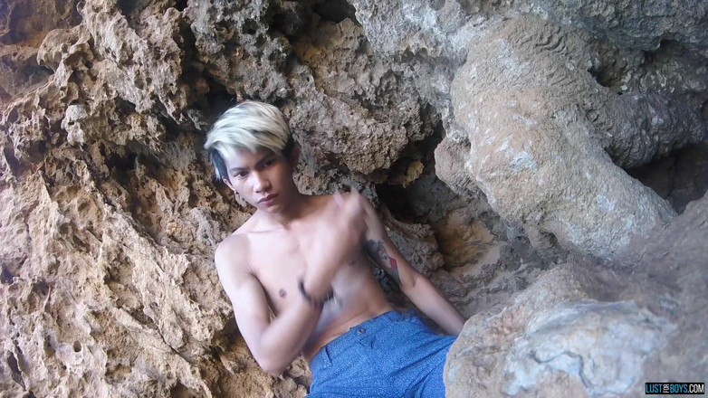 Lust for boys: Tesão acariciando na praia