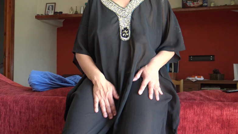 Souzan Halabi: Une femme mariée égyptienne bisexuelle de 55 ans. Chatte arabe très poilue !!