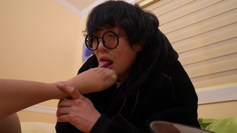 Fewoovcom: Bestie’s Feet Got Me Addicted After I Fucked Her