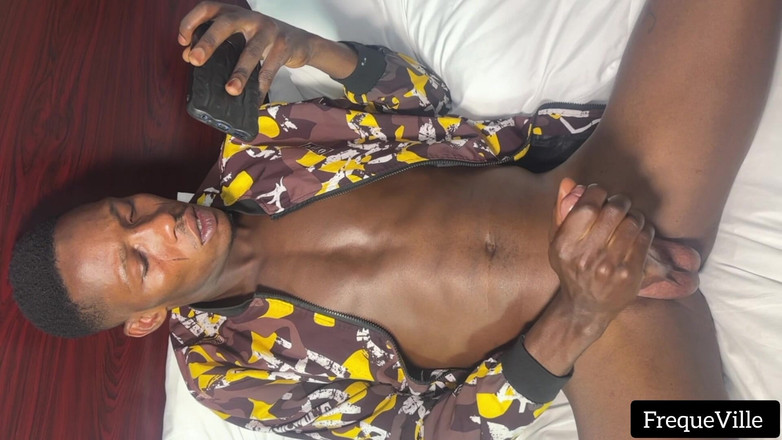 FrequeVille: Napalony facet w domu Jerkin Jego kutas