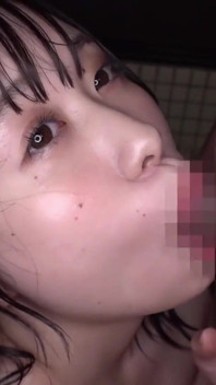 Leck lecken, ölgetränktes gulp mit einem lächelnden f cup necken in einem rutschigen fest im ganzkörper teil.6