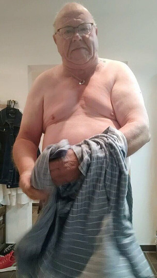 Karlchengeil: Čůrala do mých boxerů a prdila si, než se převlékla