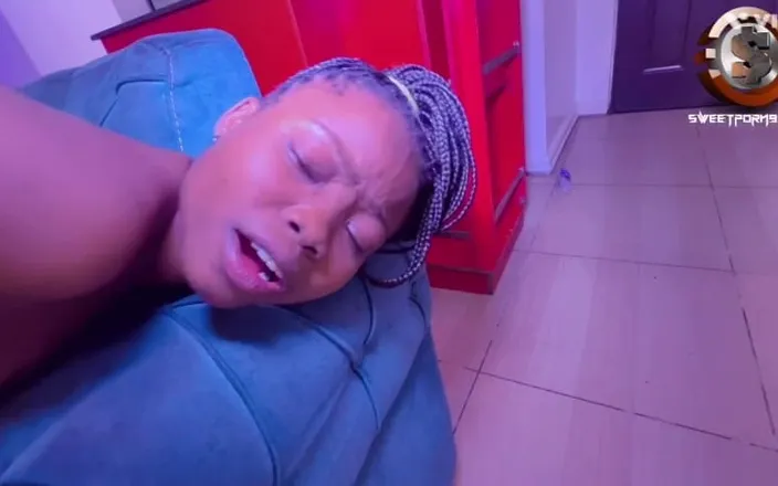 Tusweet9ja: Beauty Teen with Amazing Boobs