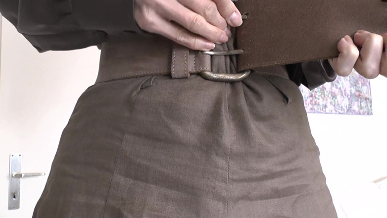 Lady Victoria Valente: Vzrušující opasek s lněnou sukní, část 2, Lady Victoria Valente