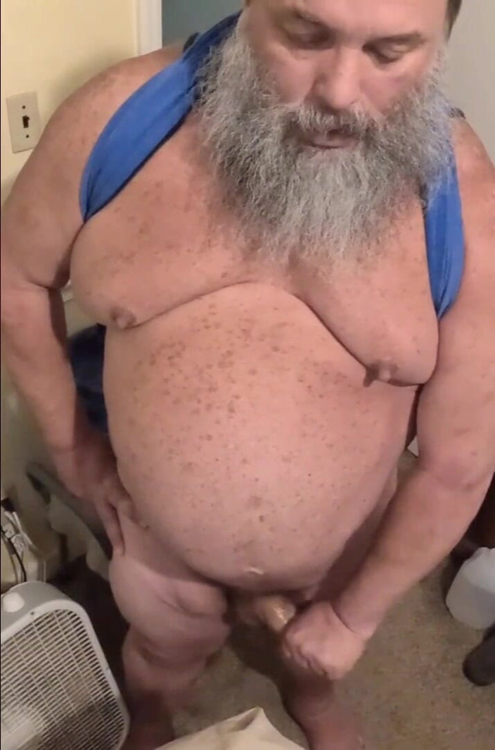 GeneWadexxx: Zralý táta medvěd je nadržený