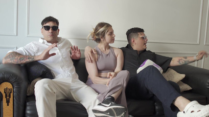 Elnonohub: Arkadaşım bana servetiyle övünüyor ama kız arkadaşı sadece penisimi istiyor