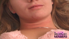 Dream Girls: Quái vật 18 tuổi thổi kèn demo và chơi âm hộ