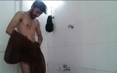 La première fois que je me fais baiser à poil par la caméra