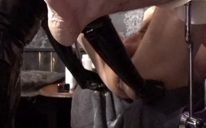 FistingQUEEN: Escenas extremas de fisting anal - lo mejor de Adelina Noir...