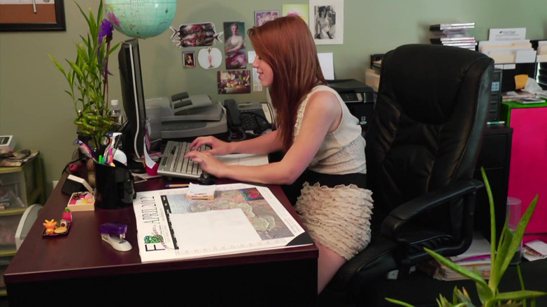 Naughty Female Colleagues: Nina Hartley juega una increíble posición 69 con su secretaria