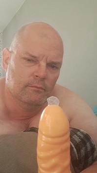 Rano seks w dupę z dildo odpędza żal i zmartwienia