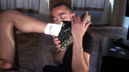 Sneaker Sex Kinky: Billy supus ratat la adidașii unui băiat latino de top